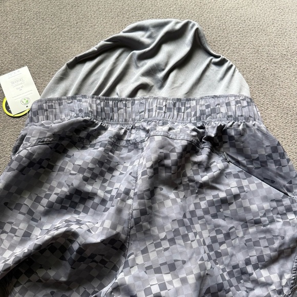 Athletic Gray Checkered Women's Shorts Core‎ Running Shorts Medium NWT - Picture 7 of 8